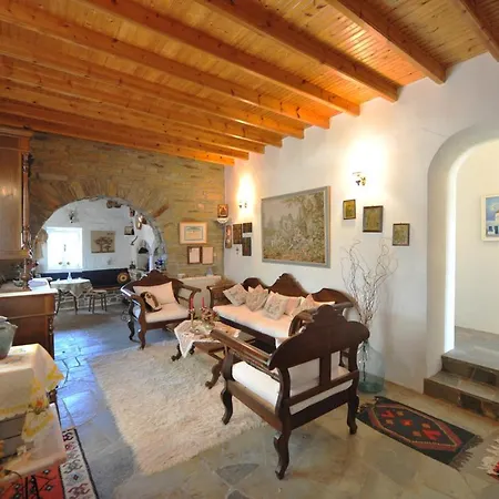 Paros Traditional House Casa de Férias *