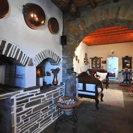Casa de Férias Paros Traditional House Moni Christou Dasous