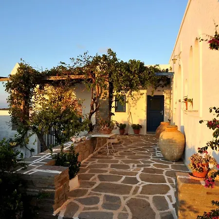 Casa de Férias Paros Traditional House Moni Christou Dasous